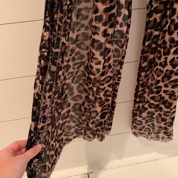 White House Black Market Cheetah Printed Scarf - Picture 3 of 3